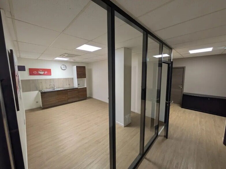 Office in Besançon for lease - Interior Photo - Image 3 of 13