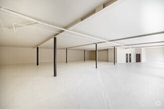 3211 Cahuenga Blvd W, Los Angeles, CA for sale Building Photo- Image 2 of 3