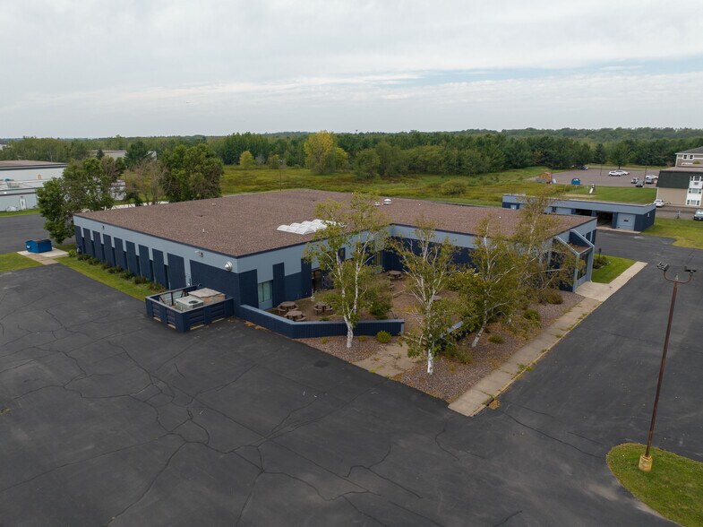 310 W South St, Rice Lake, WI à louer - Photo du bâtiment - Image 3 de 12