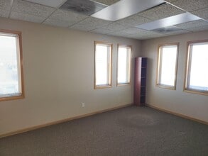 421 21st Ave, Longmont, CO for lease Interior Photo- Image 2 of 4