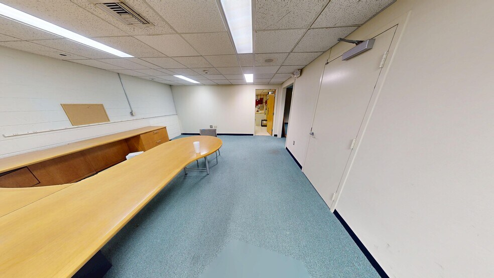 130 Charlois Blvd, Winston-Salem, NC for lease - Interior Photo - Image 2 of 6