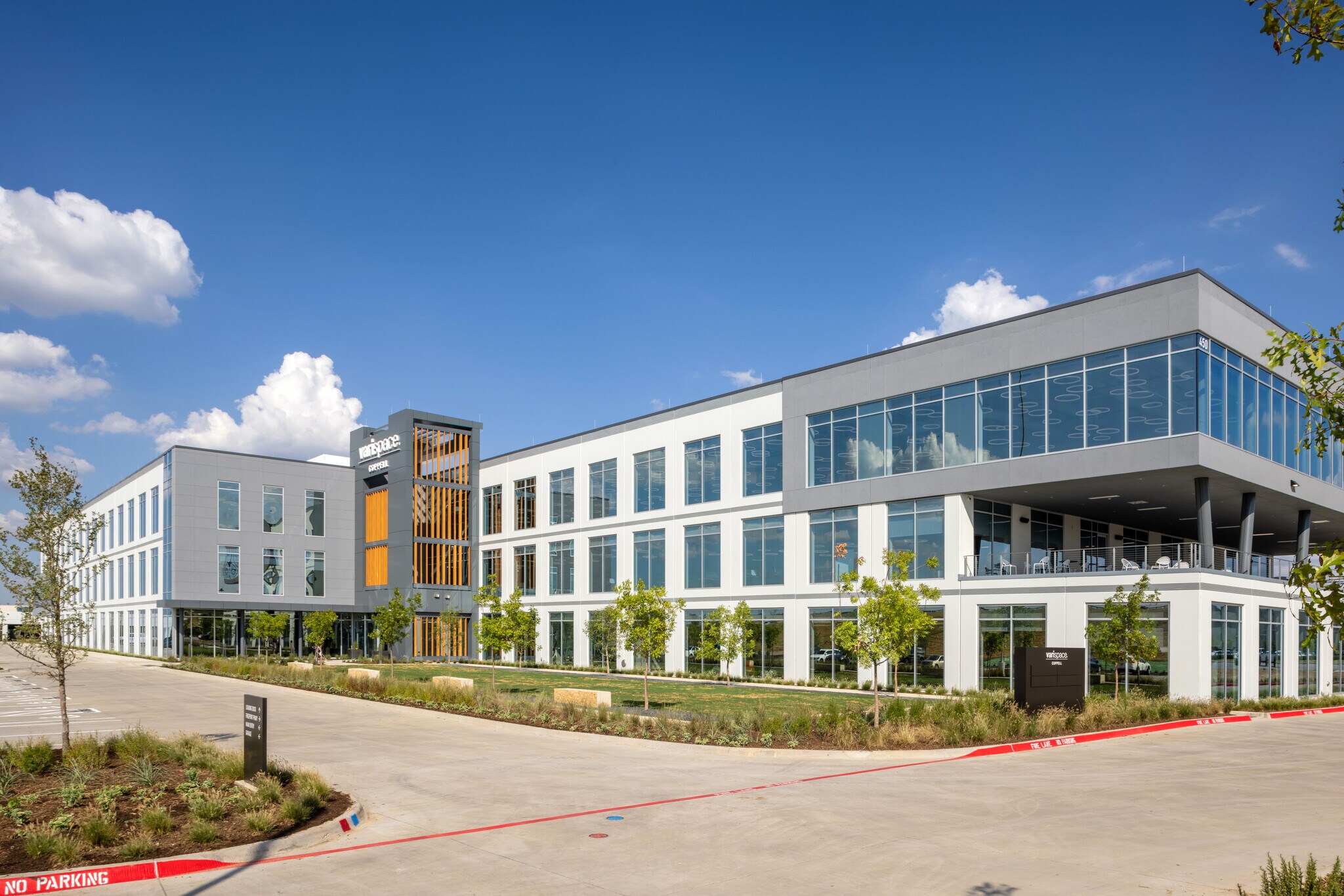 450 N Freeport Pky, Coppell, TX à louer Photo du bâtiment- Image 1 de 13