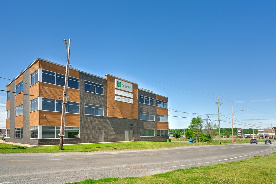 145 Rue De Sherbrooke, Cowansville, QC for lease - Building Photo - Image 3 of 19
