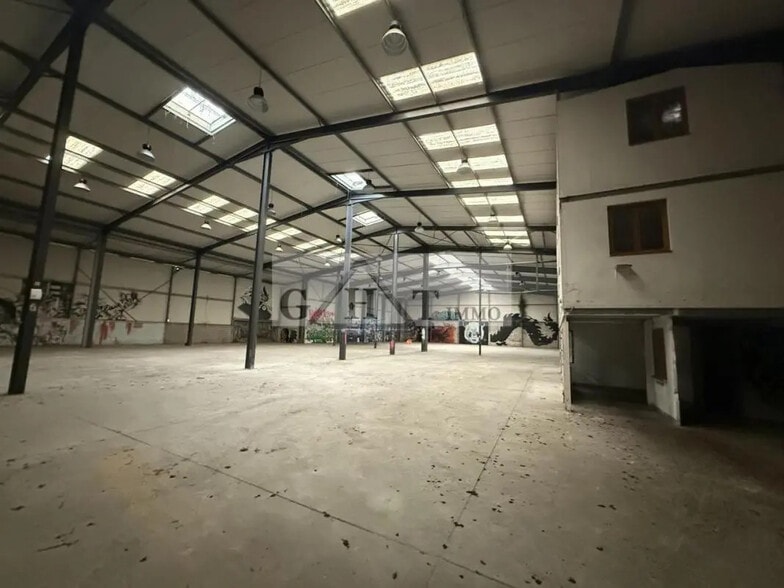 Industrial in Montreuil for sale - Interior Photo - Image 2 of 6