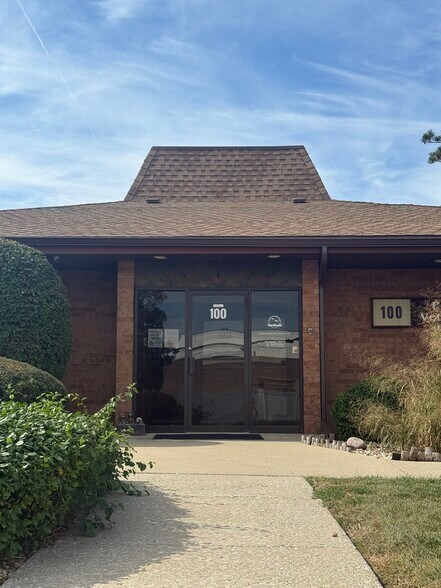 1000 Ravinia Pl, Orland Park, IL à louer - Photo du bâtiment - Image 3 de 10