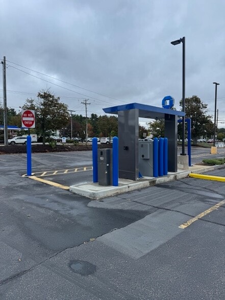 1051 S Willow St, Manchester, NH for lease - Building Photo - Image 3 of 7