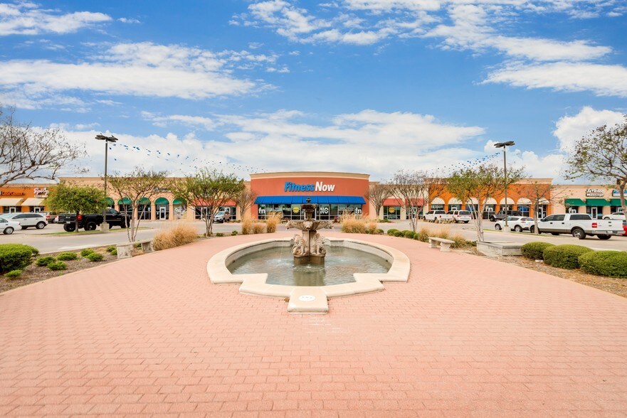 6801 Rufe Snow Dr, Watauga, TX à louer - Photo du bâtiment - Image 1 de 27