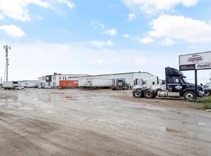 3030 Cleveland Av, Saskatoon, SK à louer Photo du bâtiment- Image 2 de 9