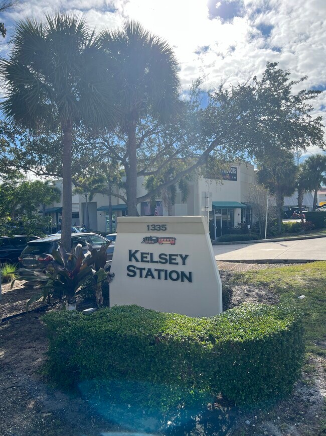 Plus de détails pour 1335 Old Dixie Hwy, Lake Park, FL - Industriel à louer