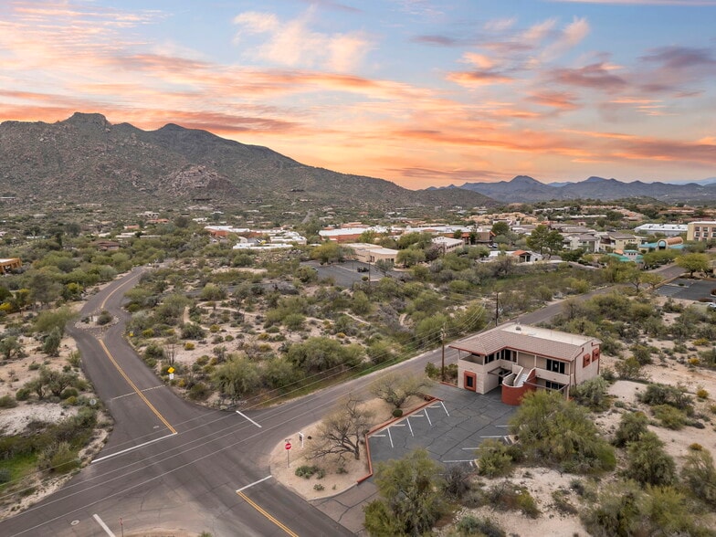 7530 E Nonchalant Ave, Carefree, AZ for sale - Building Photo - Image 3 of 44