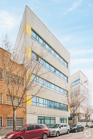 Calle Santa Leonor, 39, Madrid, Madrid à louer - Photo du bâtiment - Image 2 de 4