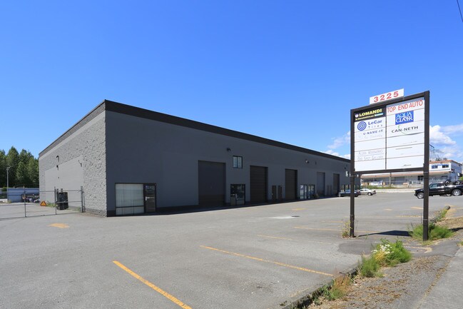 Plus de détails pour 3225 Mccallum Rd, Abbotsford, BC - Industriel à vendre
