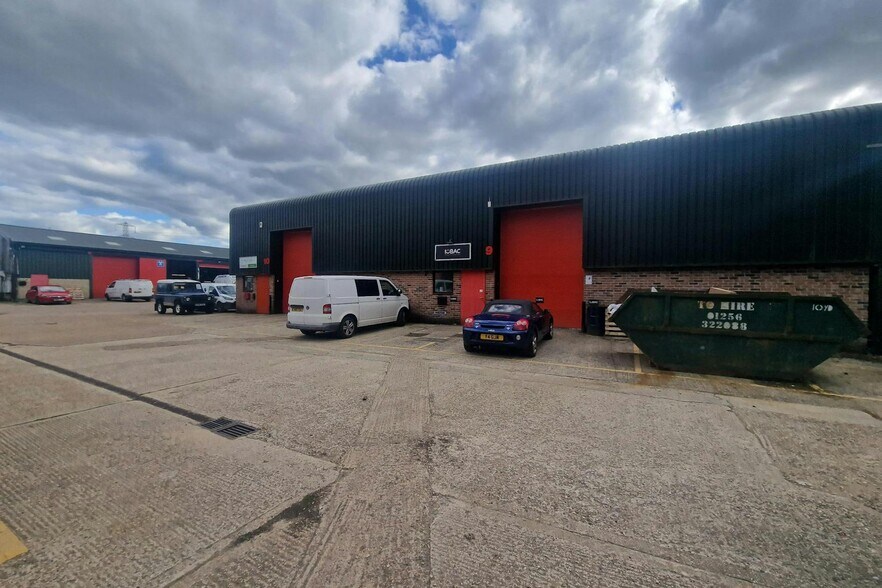 Berry Ct, Bramley à louer - Photo du bâtiment - Image 2 de 2