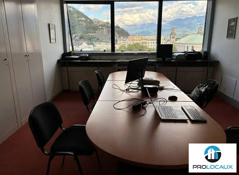 Bureau dans Grenoble à louer - Photo du bâtiment - Image 3 de 10