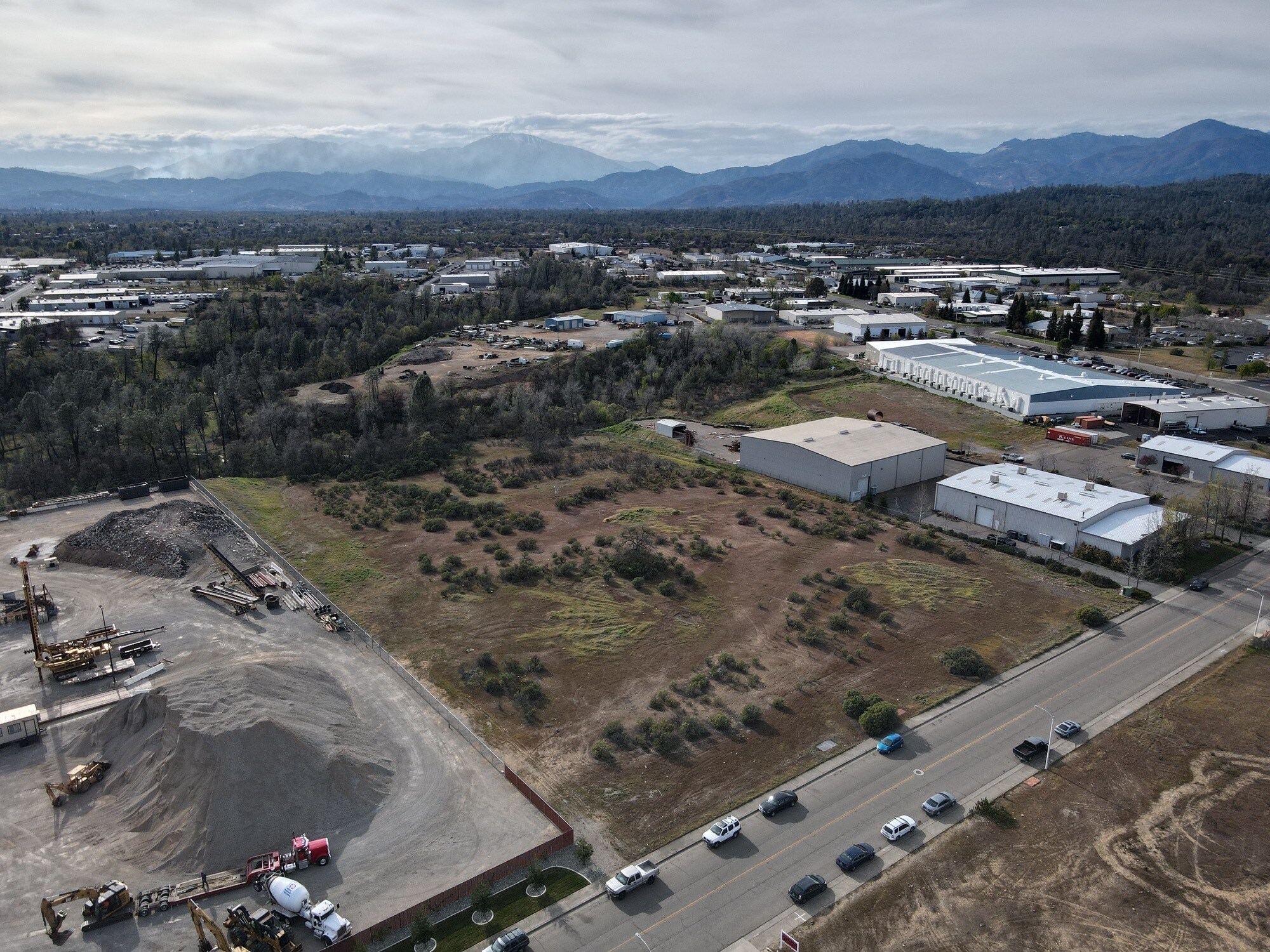 4933 Mountain Lakes Boulevard, Redding, CA for lease Primary Photo- Image 1 of 2