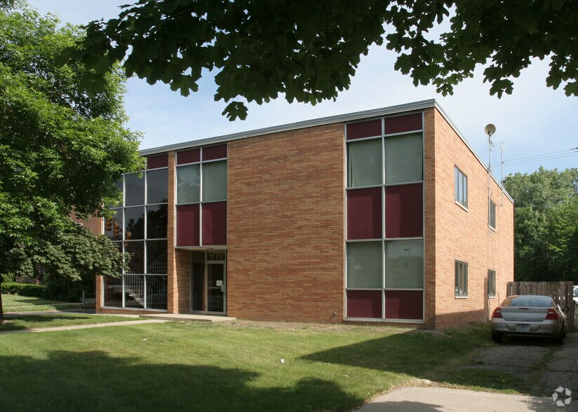 919 E Grand River Ave, East Lansing, MI à louer - Photo du bâtiment - Image 2 de 3