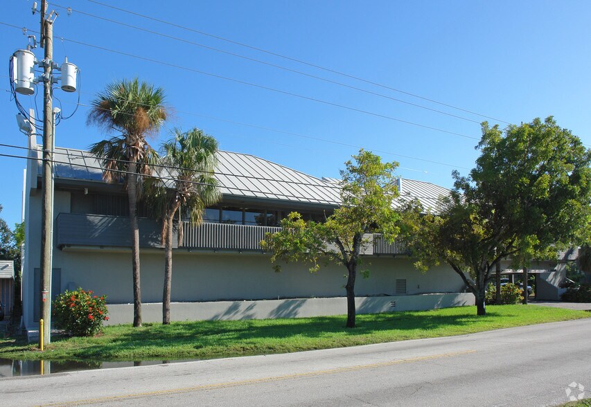 1825 NE 45th St, Fort Lauderdale, FL à louer - Photo du bâtiment - Image 2 de 4