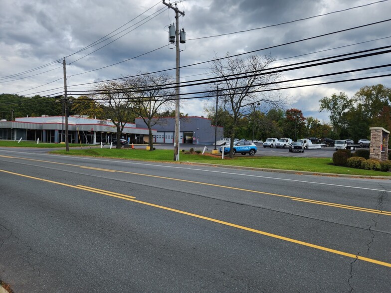 613 New Loudon Rd, Latham, NY for sale - Building Photo - Image 1 of 3