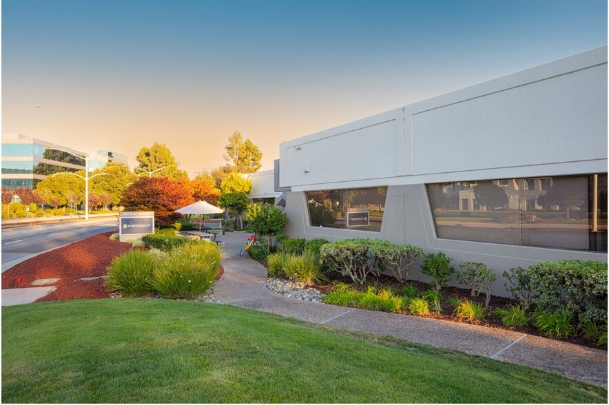 352 E Java Dr, Sunnyvale, CA for lease - Building Photo - Image 2 of 8