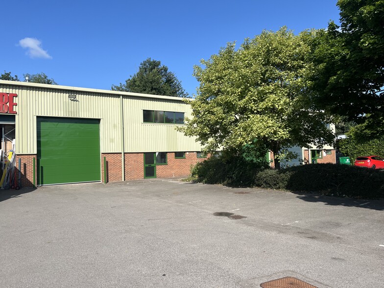 Primrose Hl, Kings Langley for lease - Building Photo - Image 1 of 5