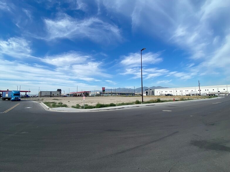 276 S 5600 W, Salt Lake City, UT for lease - Building Photo - Image 3 of 5