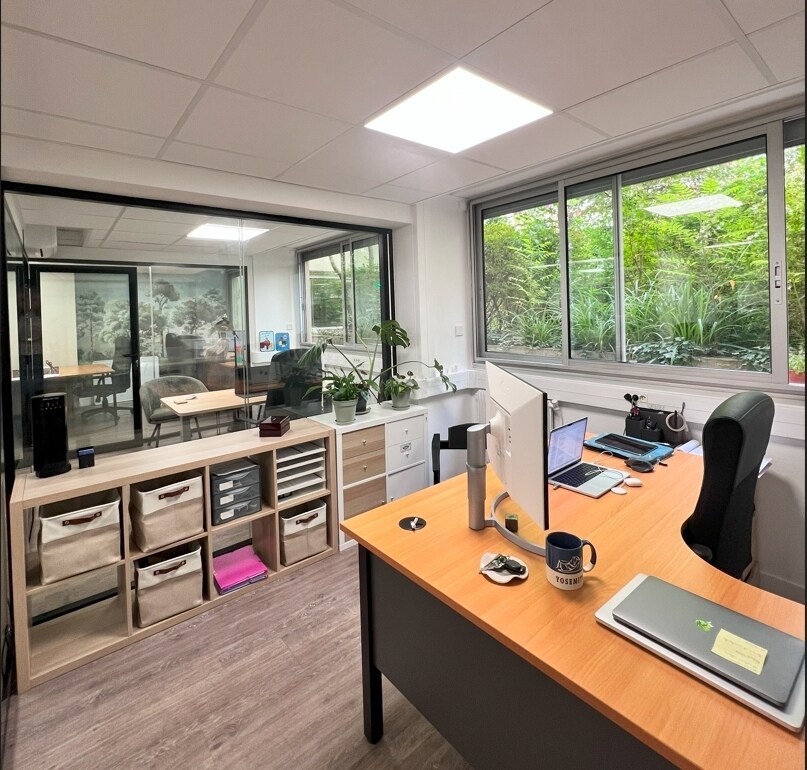 Office in Paris for lease Interior Photo- Image 1 of 7