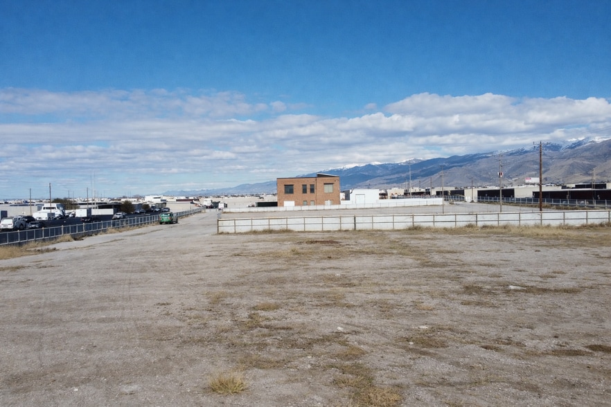 208 Center st, North Salt Lake, UT à louer - Photo du bâtiment - Image 2 de 16