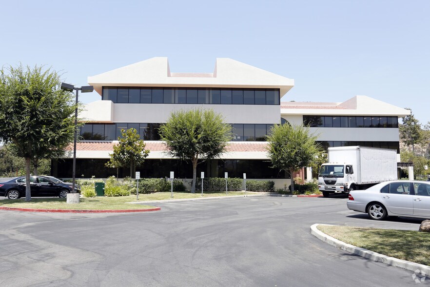 4580 E Thousand Oaks Blvd, Westlake Village, CA à louer - Photo du bâtiment - Image 2 de 6