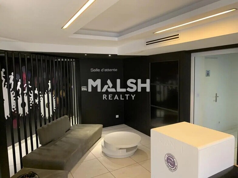 Bureau dans Rillieux-la-Pape à louer - Hall d’entrée - Image 3 de 22