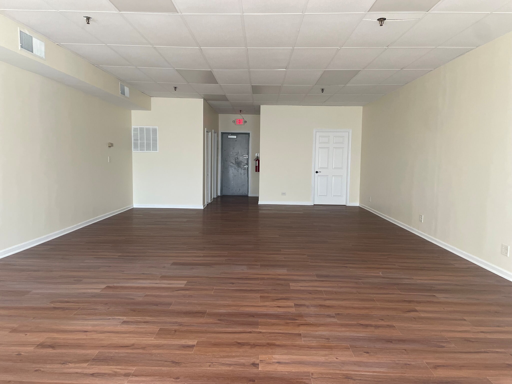 100 E Lake St, Addison, IL for lease Interior Photo- Image 1 of 10