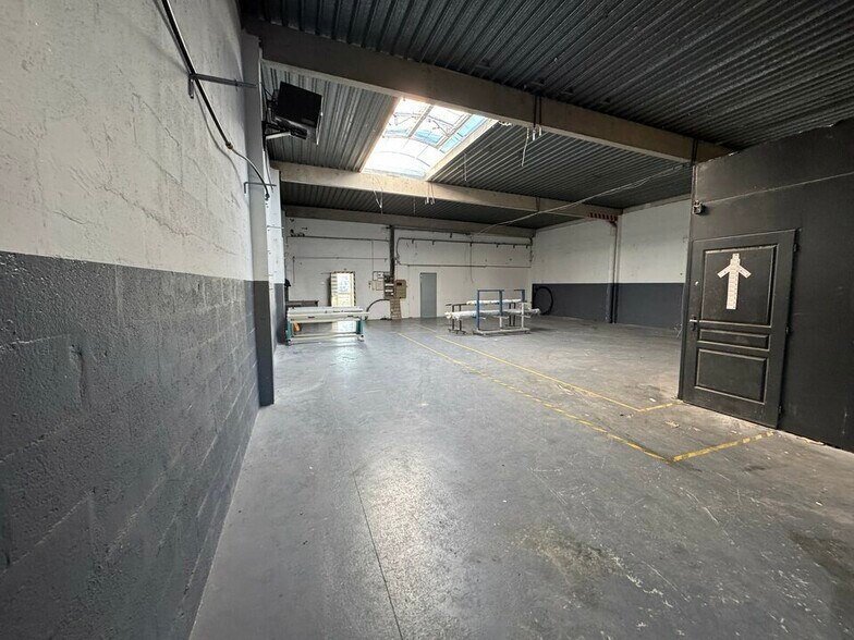 Flex in Lognes for lease - Interior Photo - Image 3 of 7