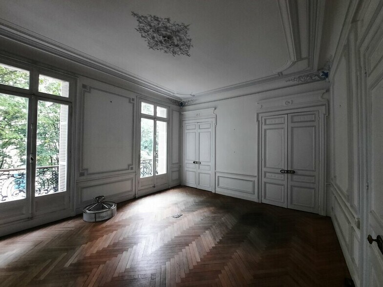 Office in Rouen for lease - Interior Photo - Image 3 of 16