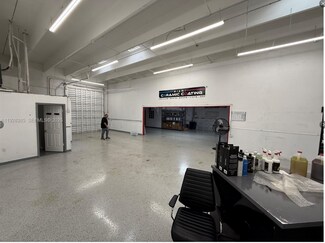 Plus de détails pour 10674 SW 186th Ln, Cutler Bay, FL - Local d'activités à louer