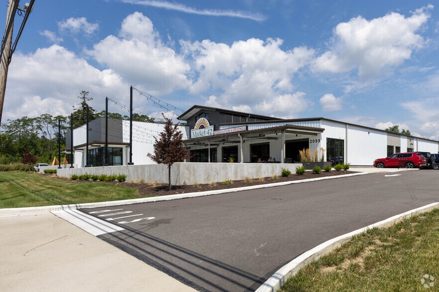 2075 Pearl Rd, Brunswick, OH à louer - Photo du bâtiment - Image 2 de 5