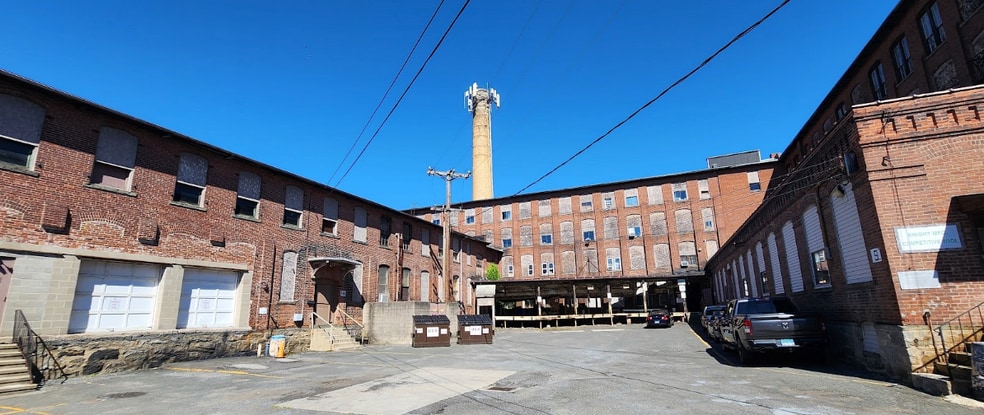 1669 Thomaston Ave, Waterbury, CT for lease - Building Photo - Image 1 of 14