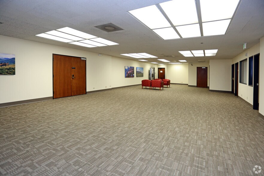 5601 S Broadway, Littleton, CO à louer - Hall d’entrée - Image 2 de 11