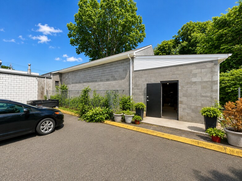 729 & 735 Dixwell Ave & 223 Bassett St portefeuille de 2 propriétés à vendre sur LoopNet.ca - Photo du bâtiment - Image 3 de 7