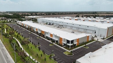 8289 Boynton Beach Blvd, Boynton Beach, FL à louer Photo intérieure- Image 1 de 1