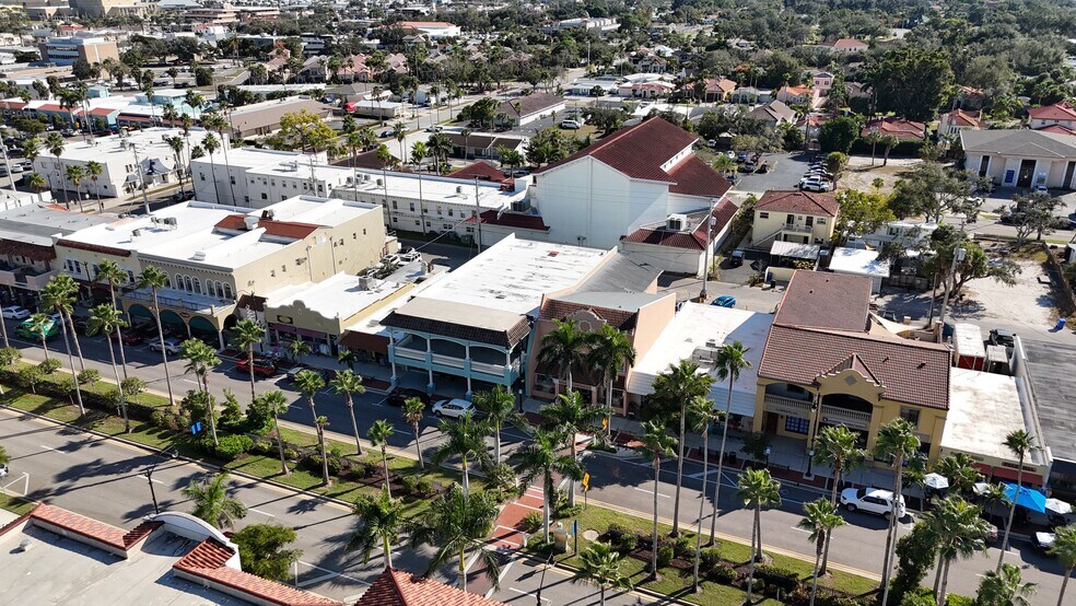 325 W Venice Ave, Venice, FL à louer - Photo du bâtiment - Image 2 de 13