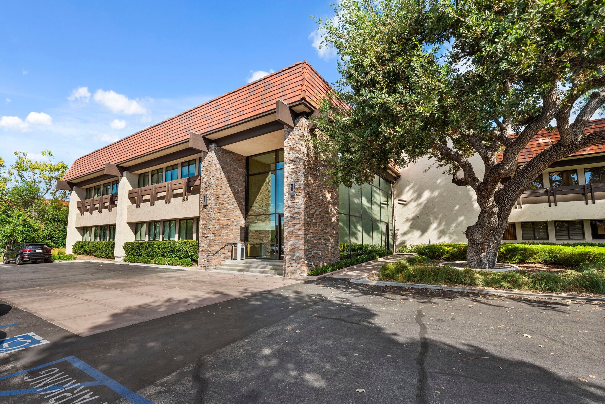 32144 Agoura Rd, Westlake Village, CA à louer Photo principale- Image 1 de 12