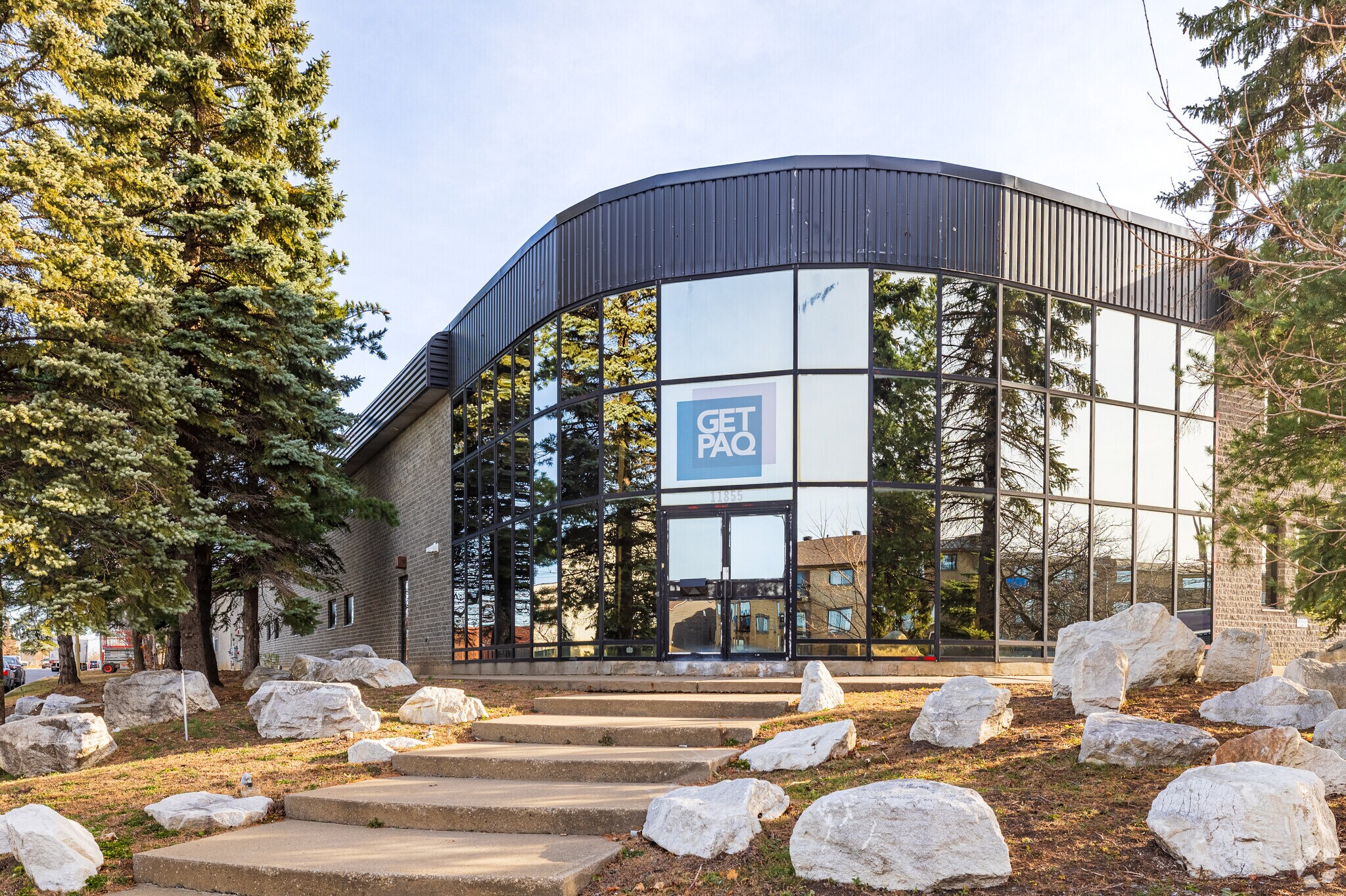 11855- 11860 Boul Rodolphe-Forget, Montréal, QC for lease Building Photo- Image 1 of 5