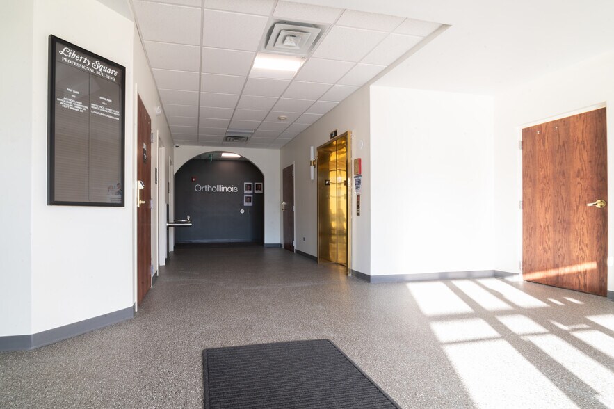 4119 W Shamrock Ln, McHenry, IL à louer - Hall d’entrée - Image 3 de 8