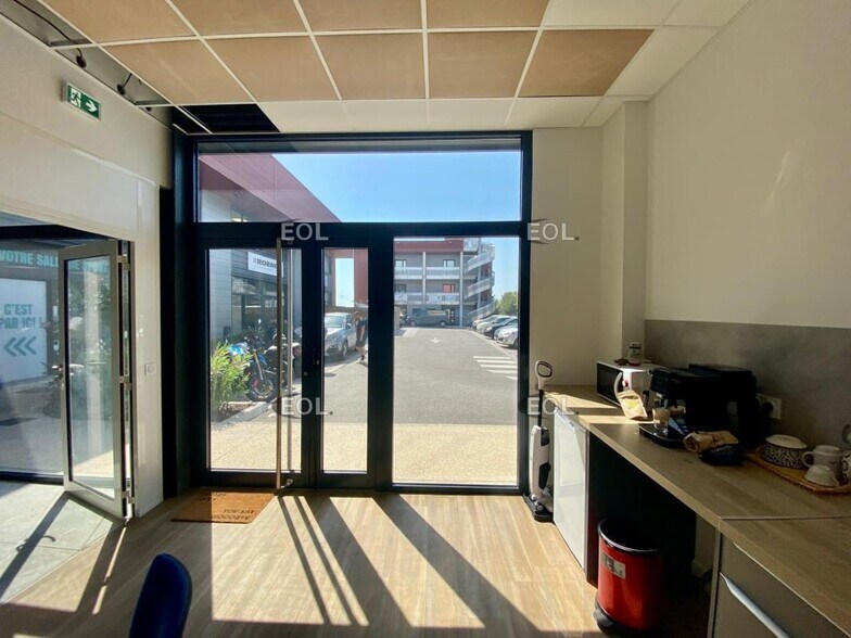 Flex in La Ciotat for lease - Interior Photo - Image 1 of 5