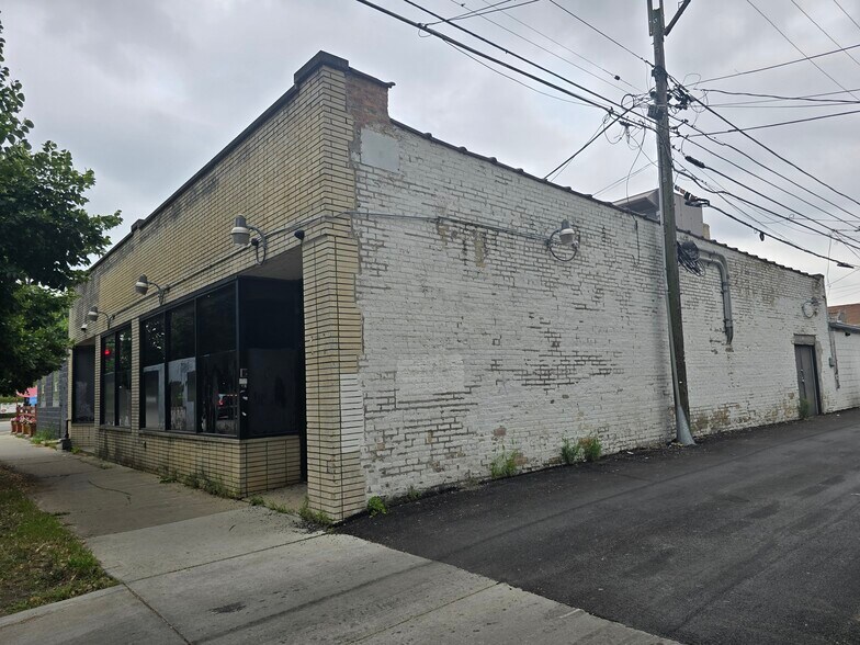 2405 W Ardmore Ave, Chicago, IL à vendre - Photo du bâtiment - Image 2 de 22