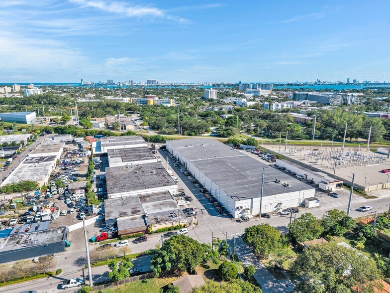 12955 NE 14th Ave, North Miami, FL à vendre - Photo du bâtiment - Image 3 de 33