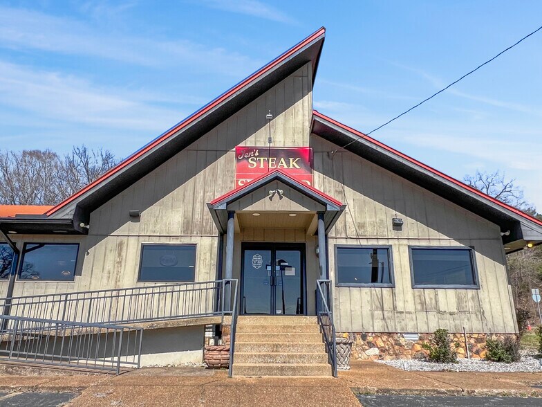 15371 Highway 13 S, Hurricane Mills, TN à vendre - Photo du bâtiment - Image 1 de 66