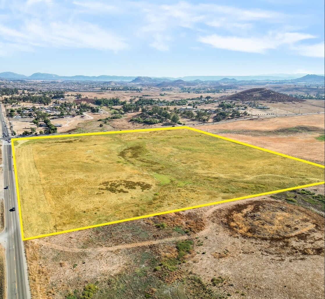 0 Loretta Ave, Menifee, CA à vendre Photo du bâtiment- Image 1 de 30