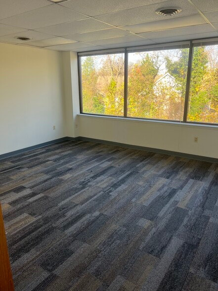1511 Ritchie Hwy, Arnold, MD for lease - Interior Photo - Image 2 of 8
