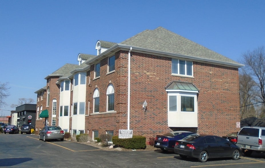 655 Rockland Rd, Lake Bluff, IL for sale - Building Photo - Image 2 of 12