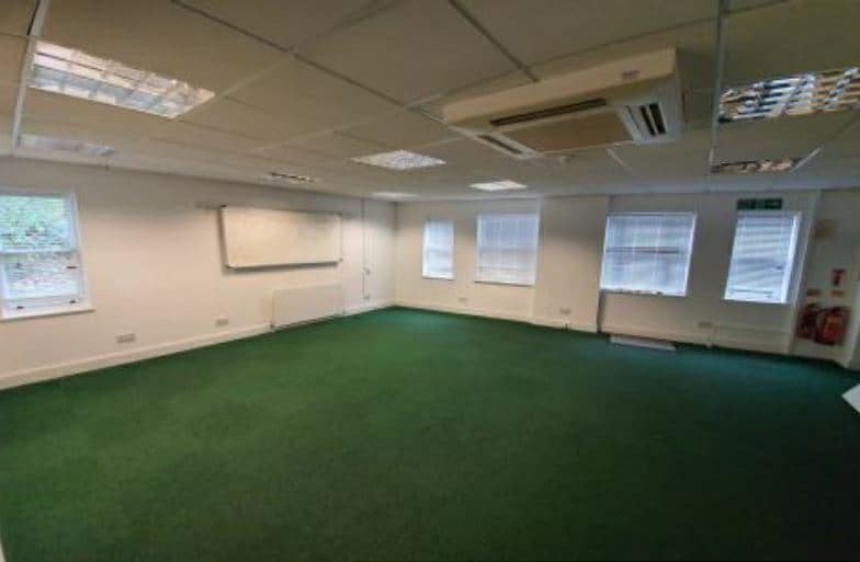 118 High St, Uxbridge for lease - Interior Photo - Image 2 of 6